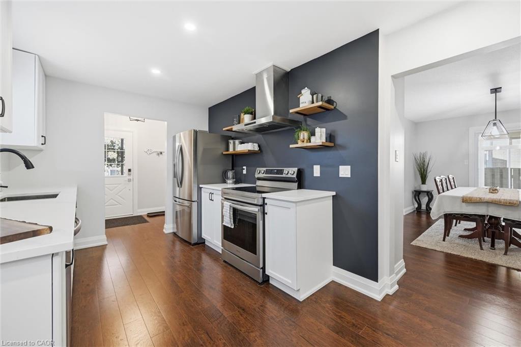 123 Athenia Drive, Stoney Creek, ON - Indoor Photo Showing Kitchen