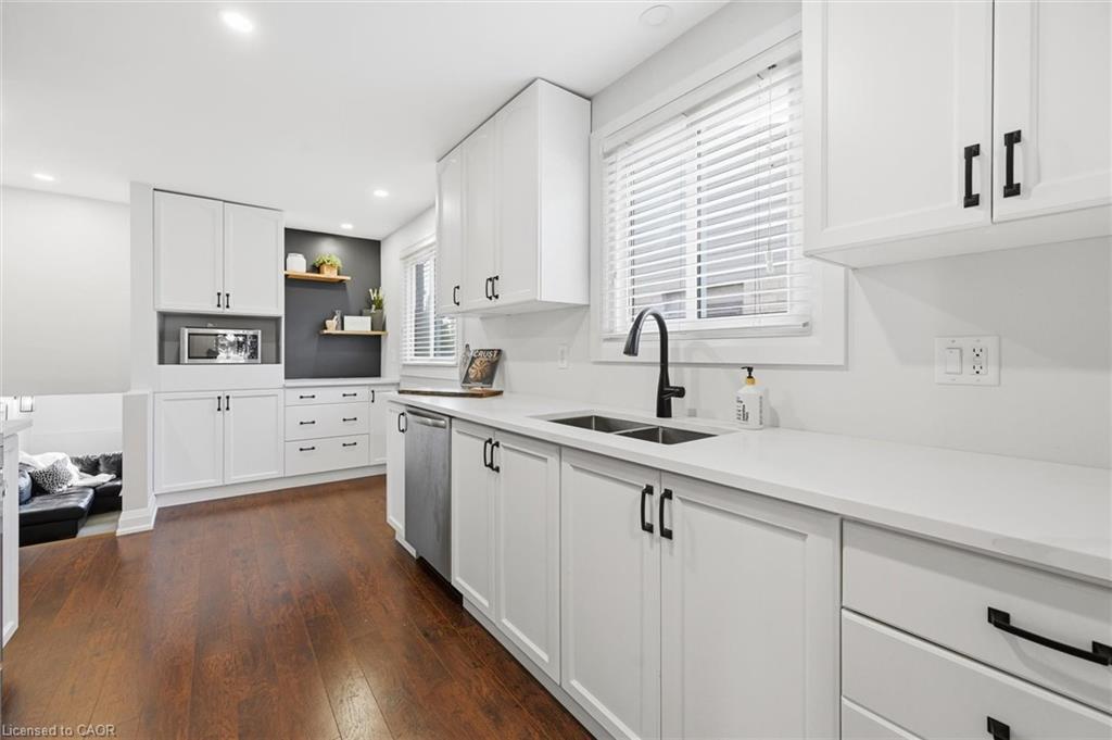 123 Athenia Drive, Stoney Creek, ON - Indoor Photo Showing Kitchen With Double Sink