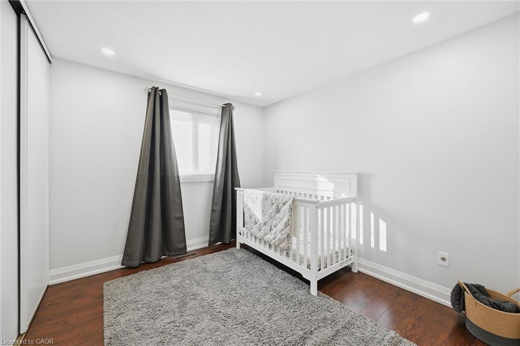 123 Athenia Drive, Stoney Creek, ON - Indoor Photo Showing Bedroom