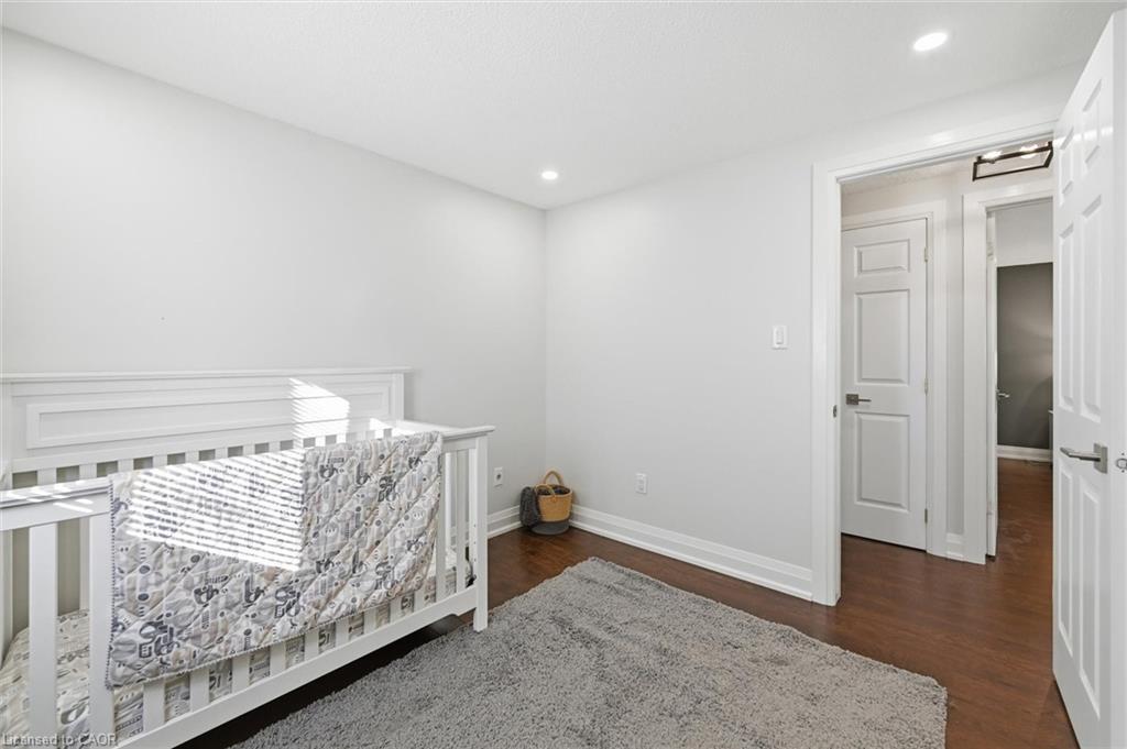 123 Athenia Drive, Stoney Creek, ON - Indoor Photo Showing Bedroom