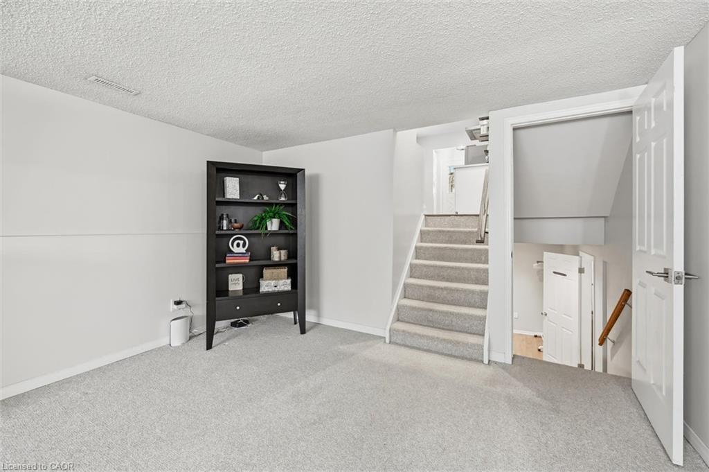 123 Athenia Drive, Stoney Creek, ON - Indoor Photo Showing Other Room