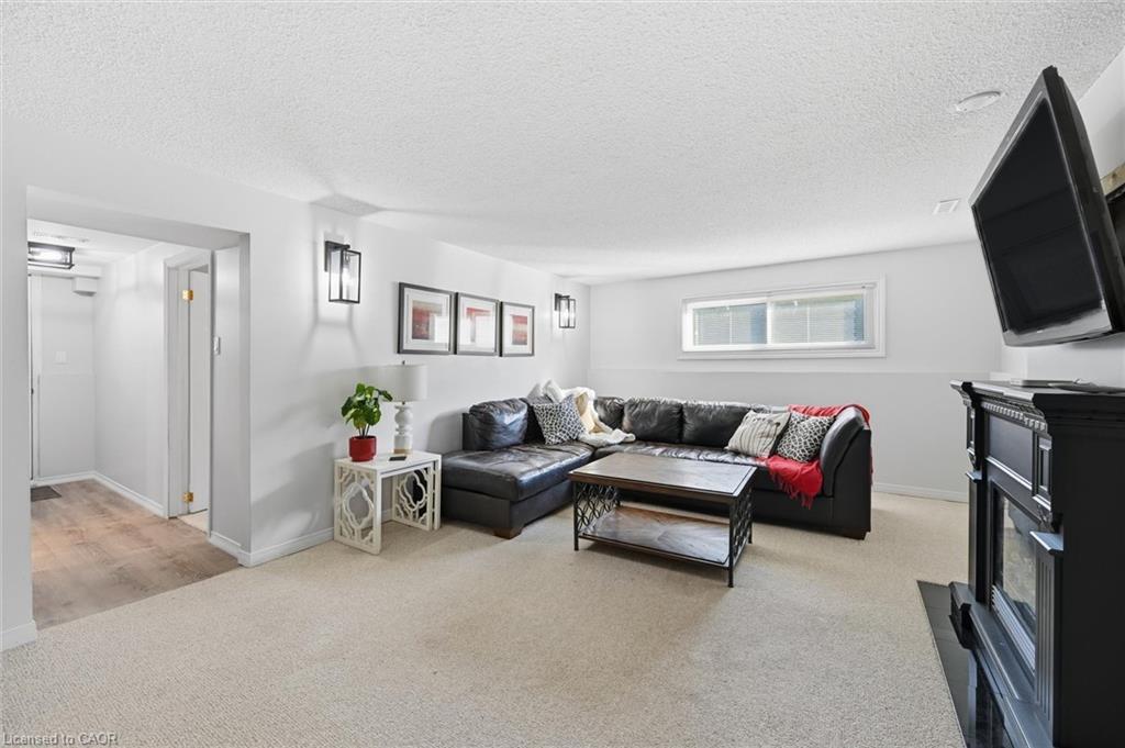 123 Athenia Drive, Stoney Creek, ON - Indoor Photo Showing Living Room