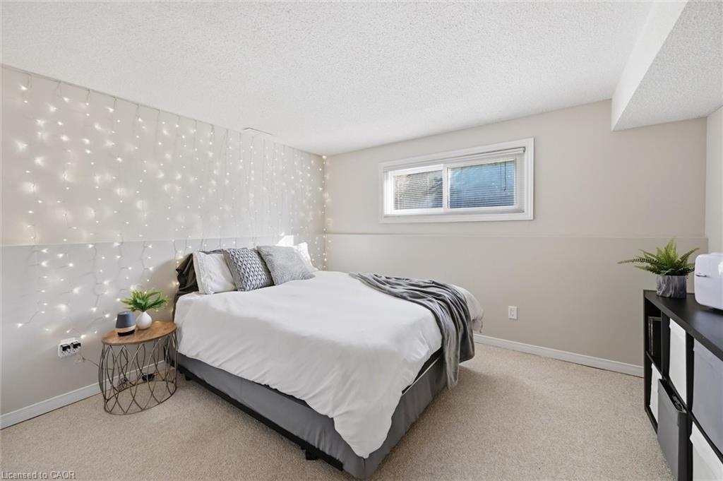123 Athenia Drive, Stoney Creek, ON - Indoor Photo Showing Bedroom