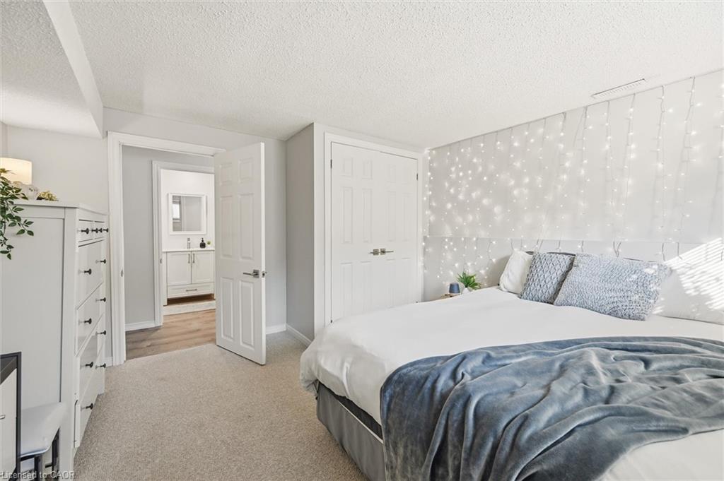 123 Athenia Drive, Stoney Creek, ON - Indoor Photo Showing Bedroom