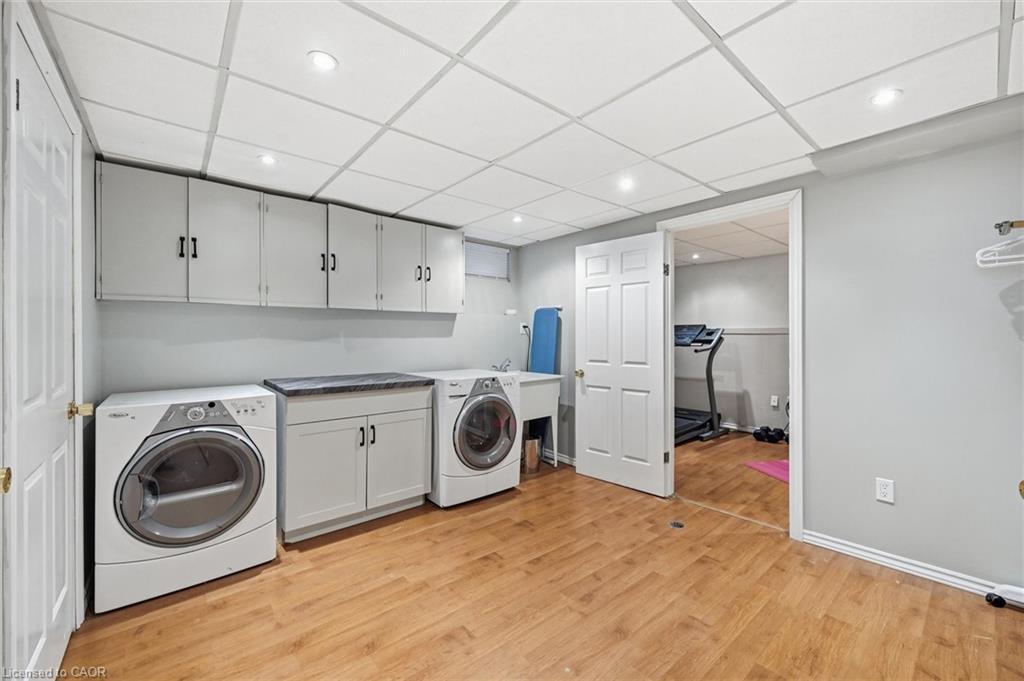 123 Athenia Drive, Stoney Creek, ON - Indoor Photo Showing Laundry Room