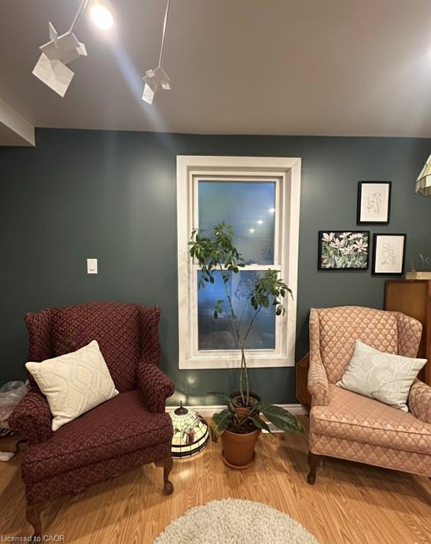 272 Main Street, Cambridge, ON - Indoor Photo Showing Living Room