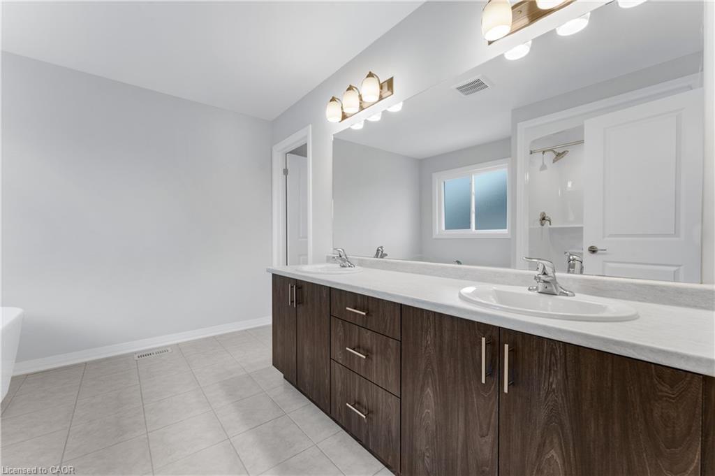 778 Bradford Avenue, Fort Erie, ON - Indoor Photo Showing Bathroom