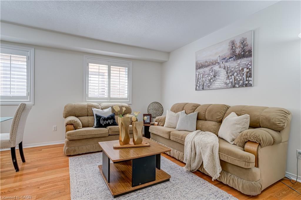 61 Cedarwood Crescent, Brampton, ON - Indoor Photo Showing Living Room