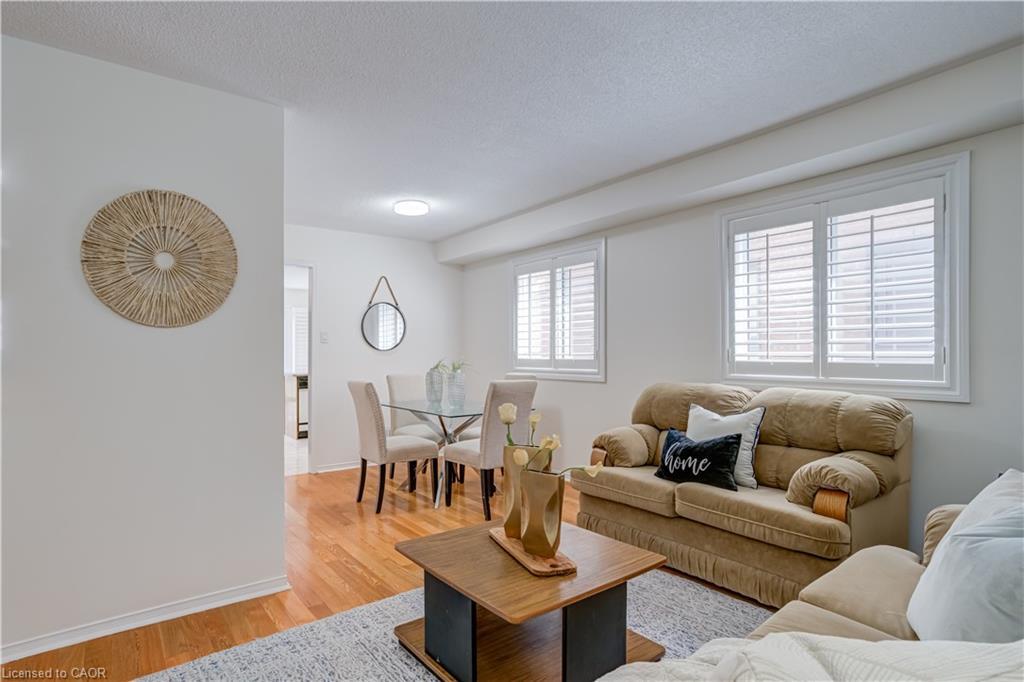 61 Cedarwood Crescent, Brampton, ON - Indoor Photo Showing Living Room