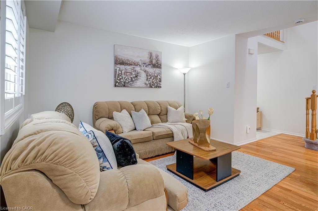 61 Cedarwood Crescent, Brampton, ON - Indoor Photo Showing Living Room