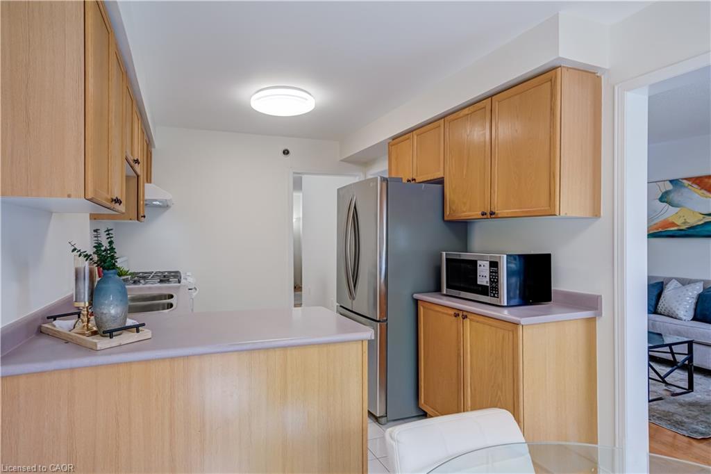 61 Cedarwood Crescent, Brampton, ON - Indoor Photo Showing Kitchen