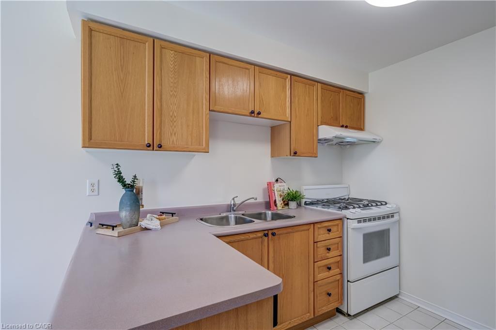 61 Cedarwood Crescent, Brampton, ON - Indoor Photo Showing Kitchen With Double Sink
