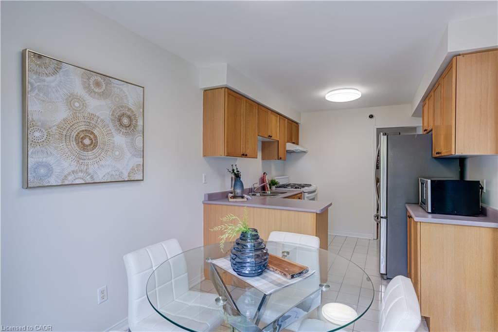 61 Cedarwood Crescent, Brampton, ON - Indoor Photo Showing Kitchen