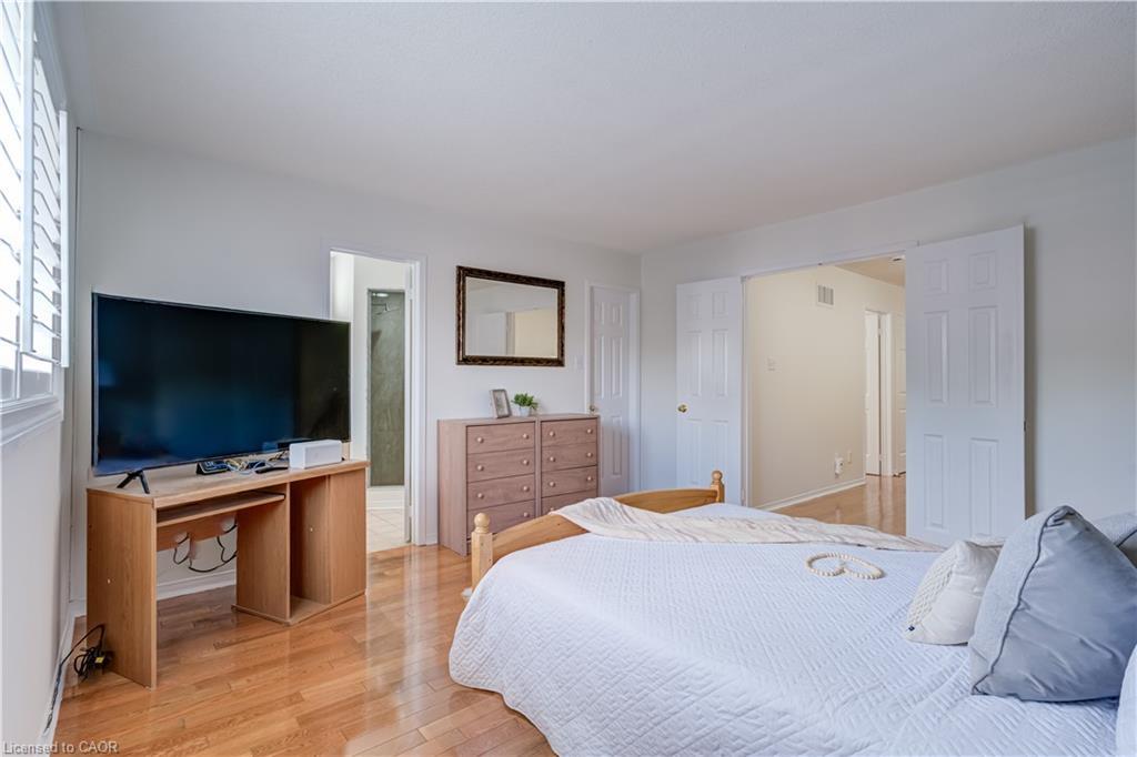 61 Cedarwood Crescent, Brampton, ON - Indoor Photo Showing Bedroom