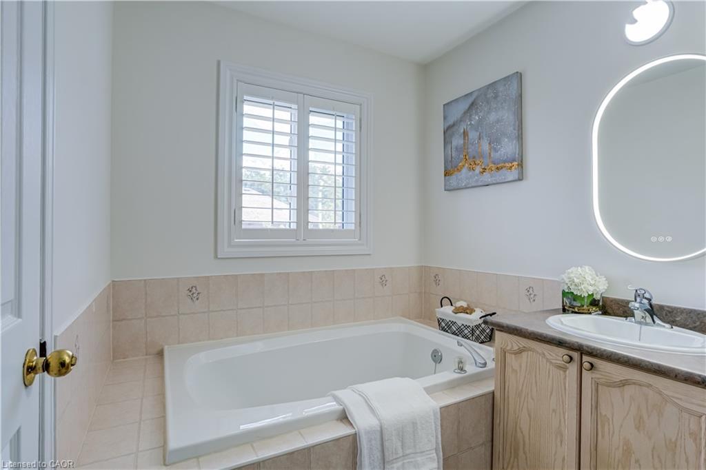 61 Cedarwood Crescent, Brampton, ON - Indoor Photo Showing Bathroom