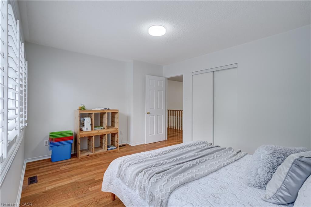 61 Cedarwood Crescent, Brampton, ON - Indoor Photo Showing Bedroom