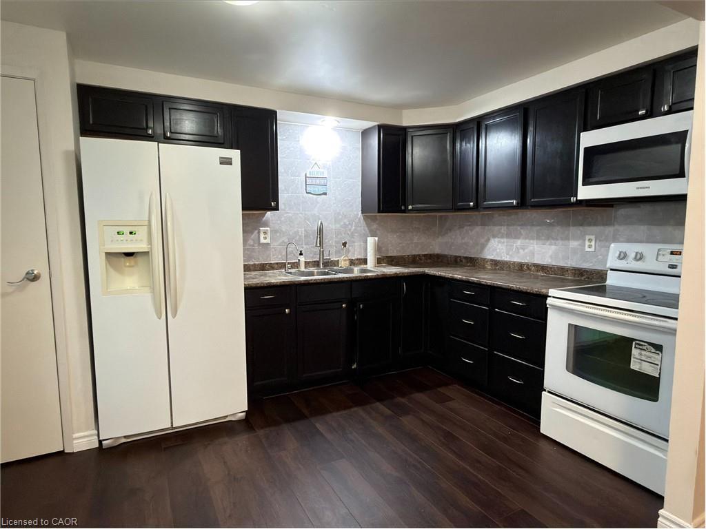 44 Frobisher Crescent, Cambridge, ON - Indoor Photo Showing Kitchen