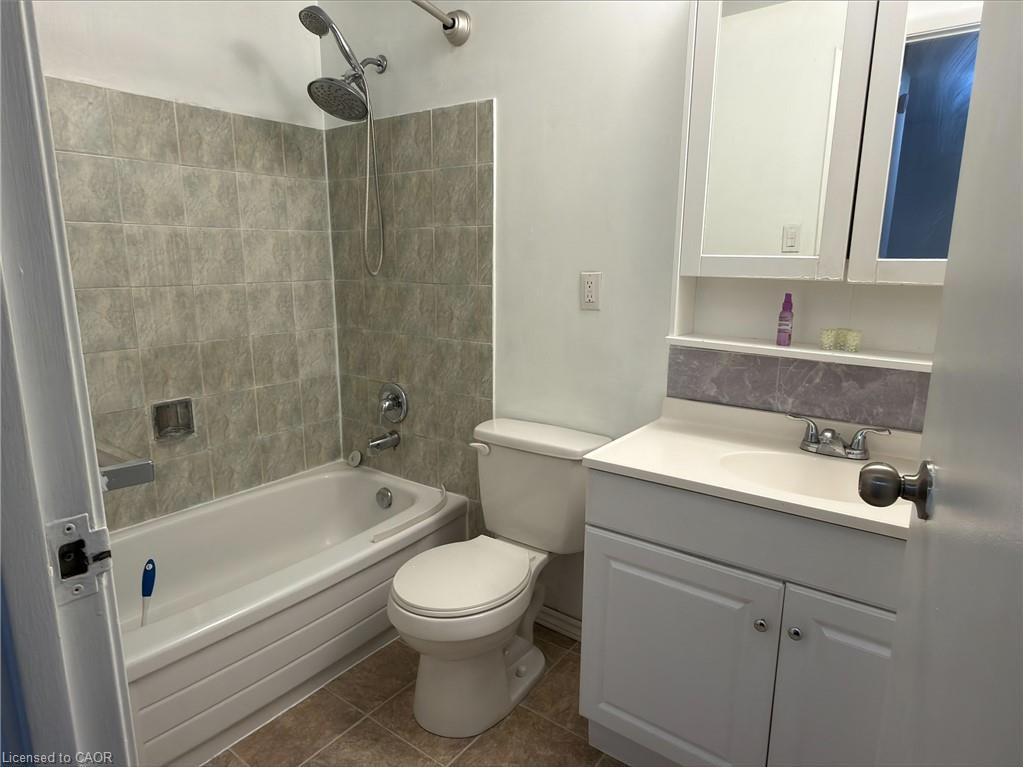 44 Frobisher Crescent, Cambridge, ON - Indoor Photo Showing Bathroom