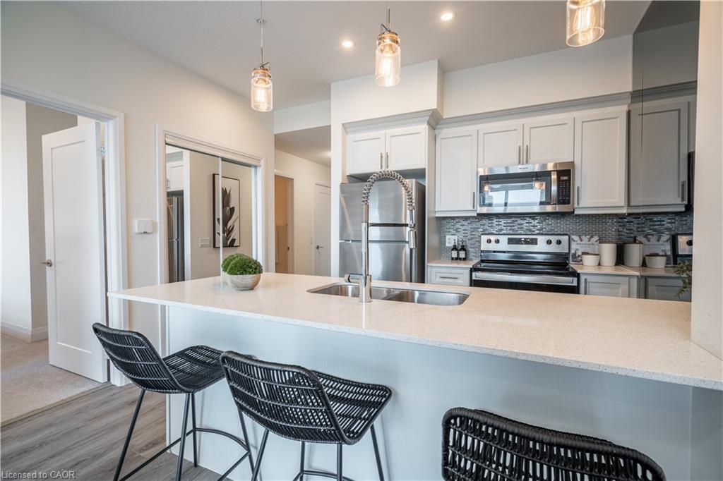 426-16 Concord Place, Grimsby, ON - Indoor Photo Showing Kitchen With Double Sink With Upgraded Kitchen