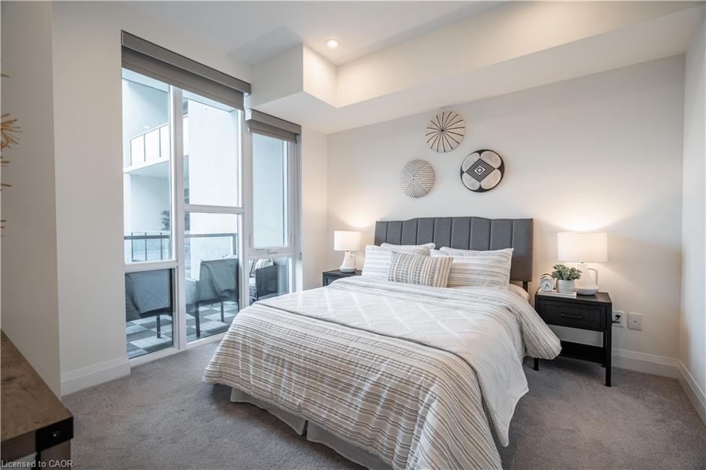 426-16 Concord Place, Grimsby, ON - Indoor Photo Showing Bedroom