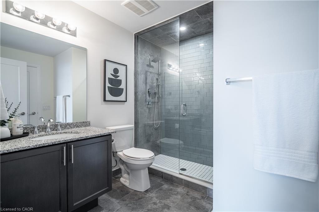 426-16 Concord Place, Grimsby, ON - Indoor Photo Showing Bathroom