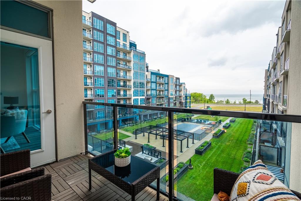 426-16 Concord Place, Grimsby, ON - Outdoor