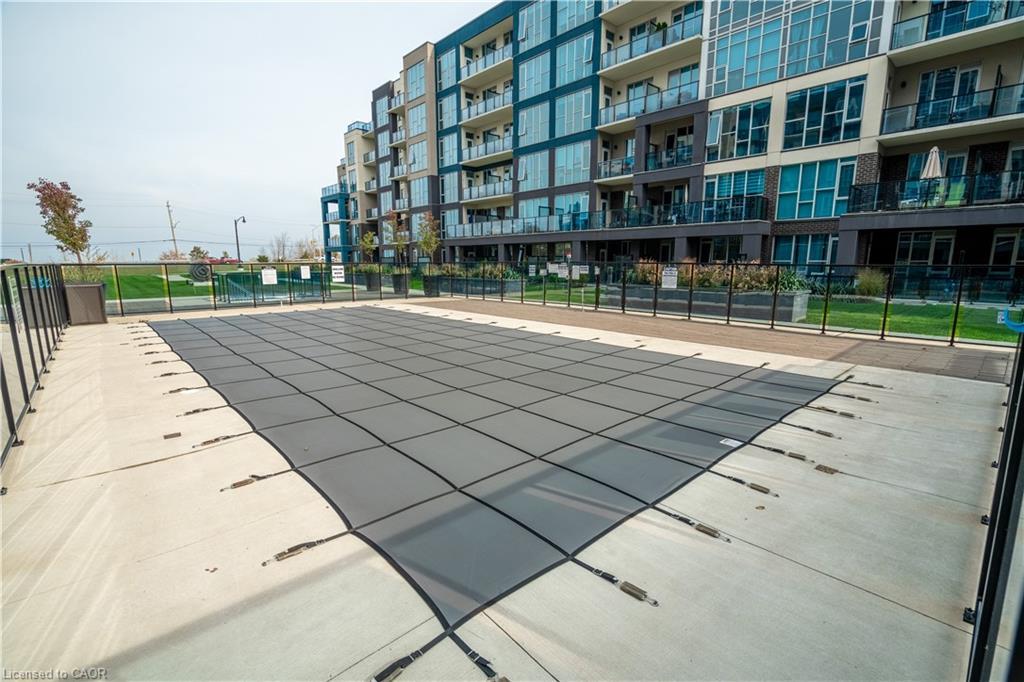 426-16 Concord Place, Grimsby, ON - Outdoor