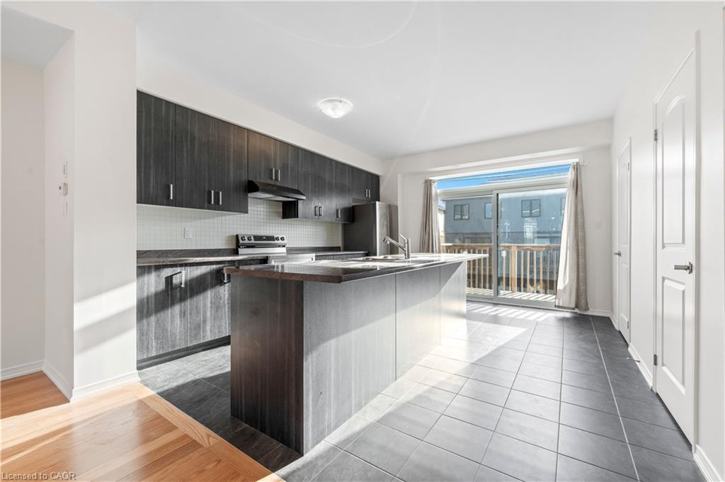 81 Holder Drive, Brantford, ON - Indoor Photo Showing Kitchen