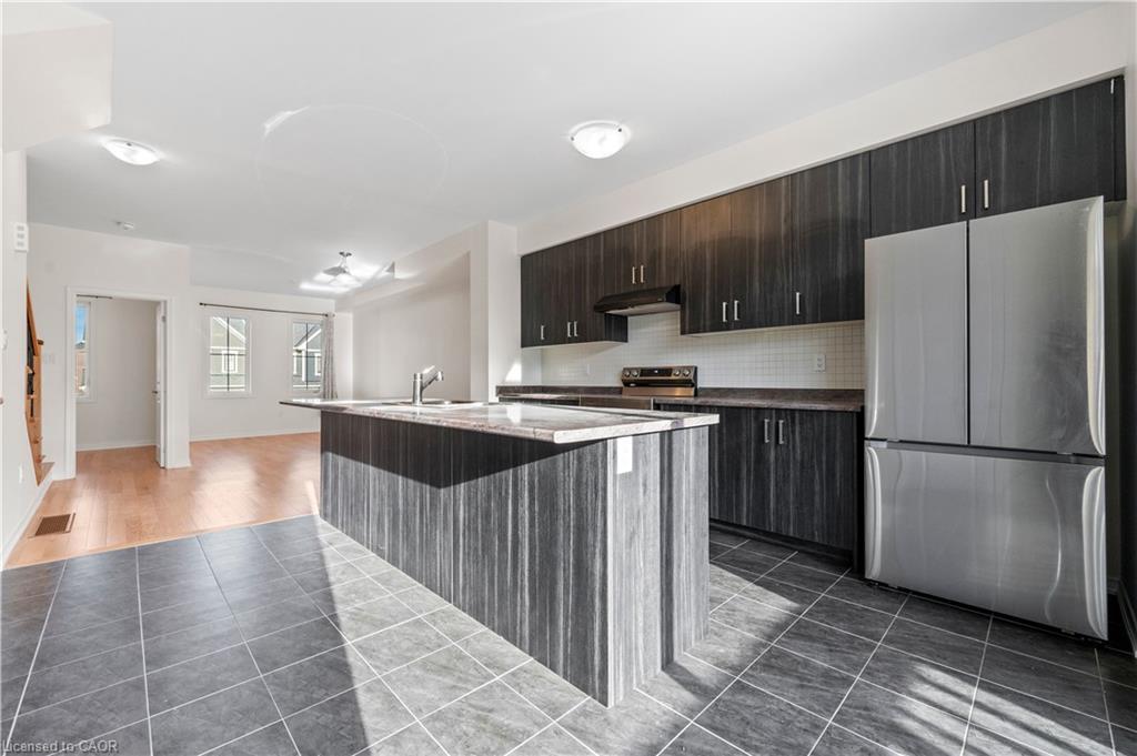 81 Holder Drive, Brantford, ON - Indoor Photo Showing Kitchen