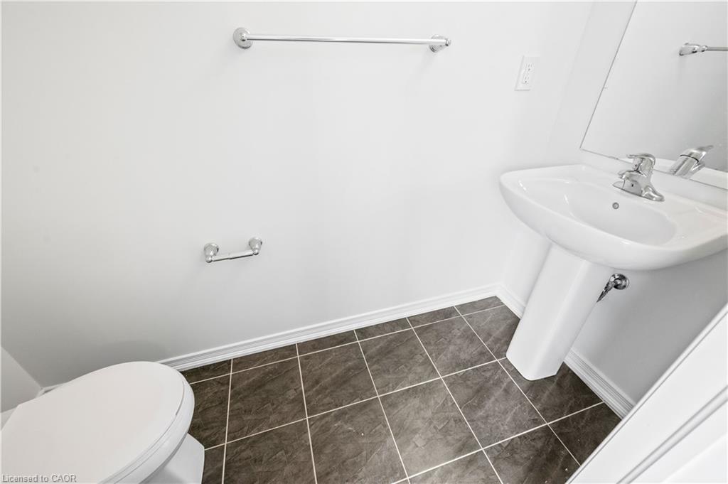 81 Holder Drive, Brantford, ON - Indoor Photo Showing Bathroom