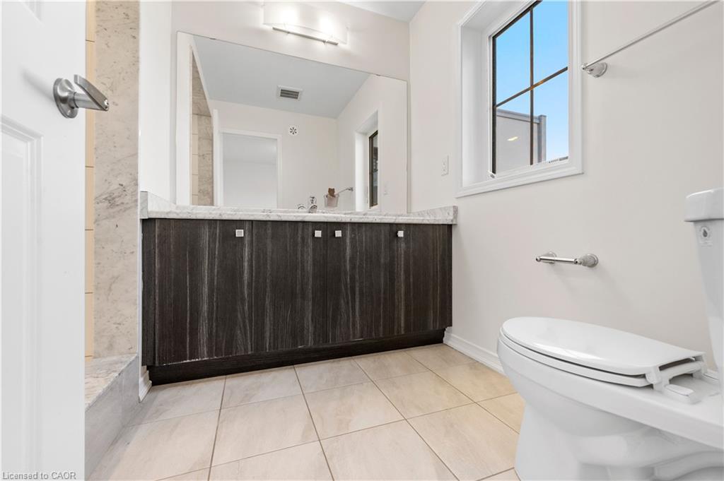 81 Holder Drive, Brantford, ON - Indoor Photo Showing Bathroom
