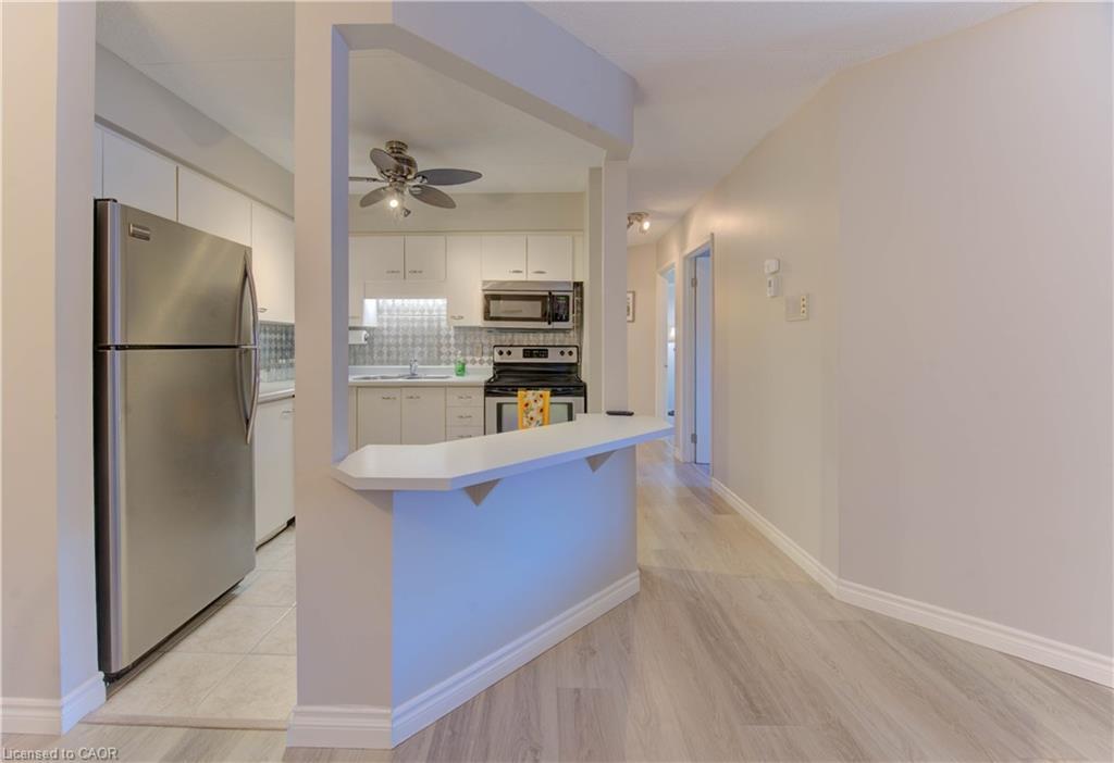 27-3085 Kingsway Drive, Kitchener, ON - Indoor Photo Showing Kitchen