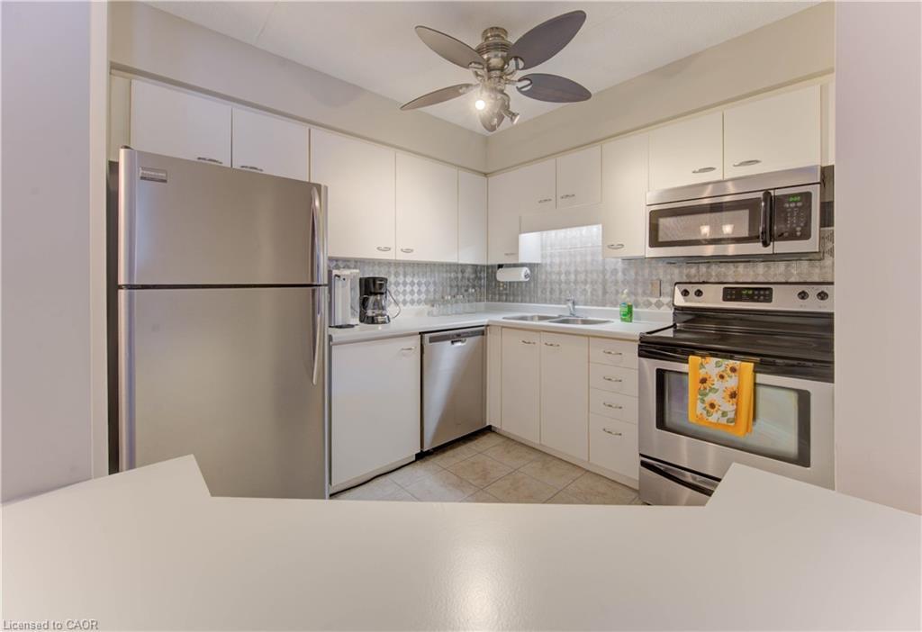 27-3085 Kingsway Drive, Kitchener, ON - Indoor Photo Showing Kitchen With Stainless Steel Kitchen With Double Sink
