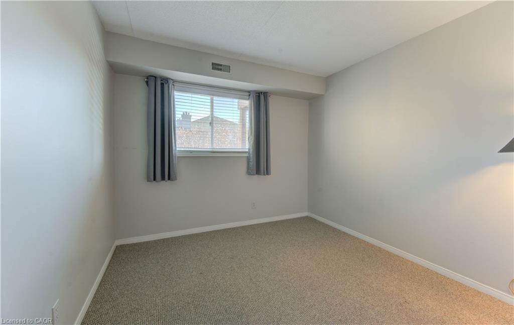27-3085 Kingsway Drive, Kitchener, ON - Indoor Photo Showing Other Room