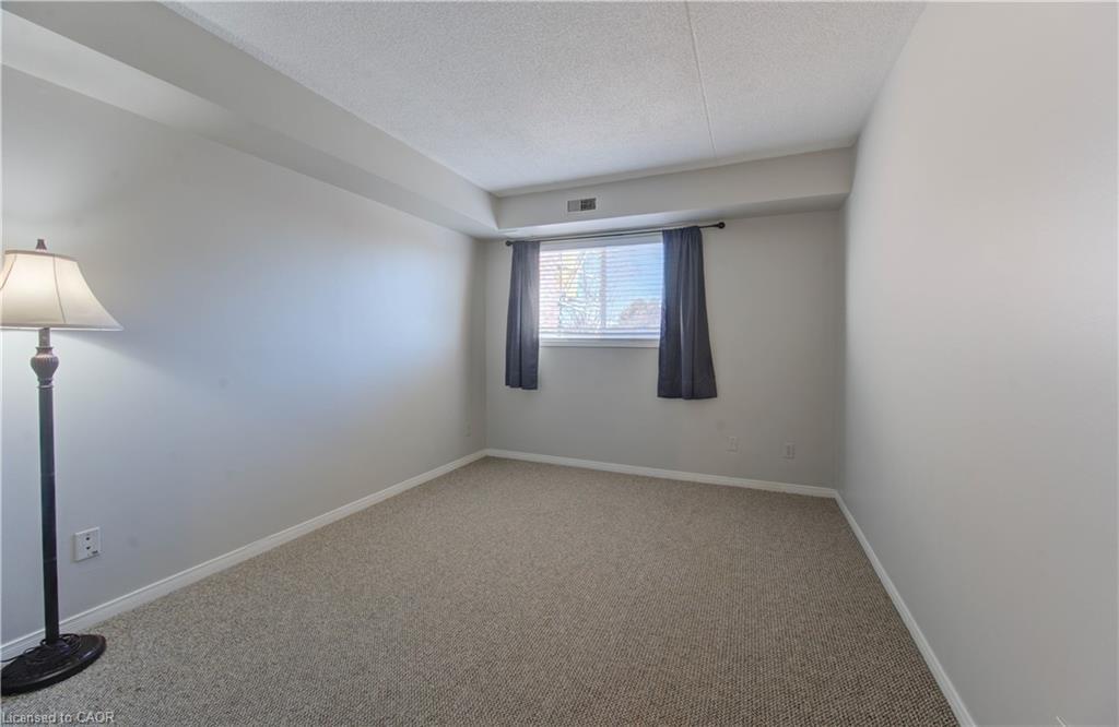 27-3085 Kingsway Drive, Kitchener, ON - Indoor Photo Showing Other Room