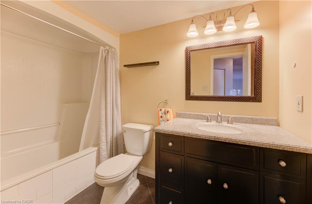 27-3085 Kingsway Drive, Kitchener, ON - Indoor Photo Showing Bathroom