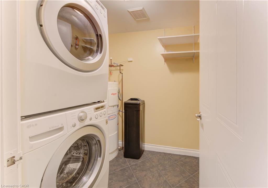 27-3085 Kingsway Drive, Kitchener, ON - Indoor Photo Showing Laundry Room