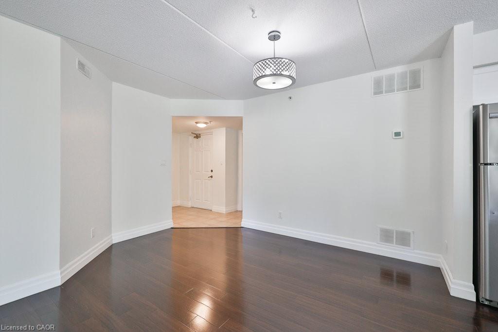 113-2035 Appleby Line, Burlington, ON - Indoor