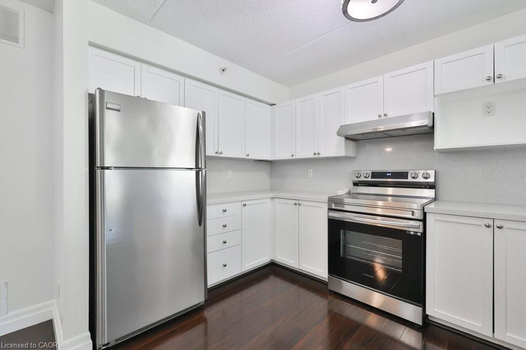 113-2035 Appleby Line, Burlington, ON - Indoor Photo Showing Kitchen