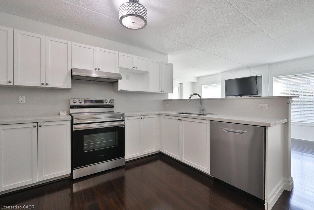 113-2035 Appleby Line, Burlington, ON - Indoor Photo Showing Kitchen