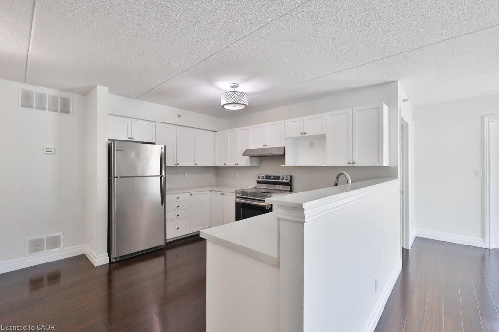 113-2035 Appleby Line, Burlington, ON - Indoor Photo Showing Kitchen