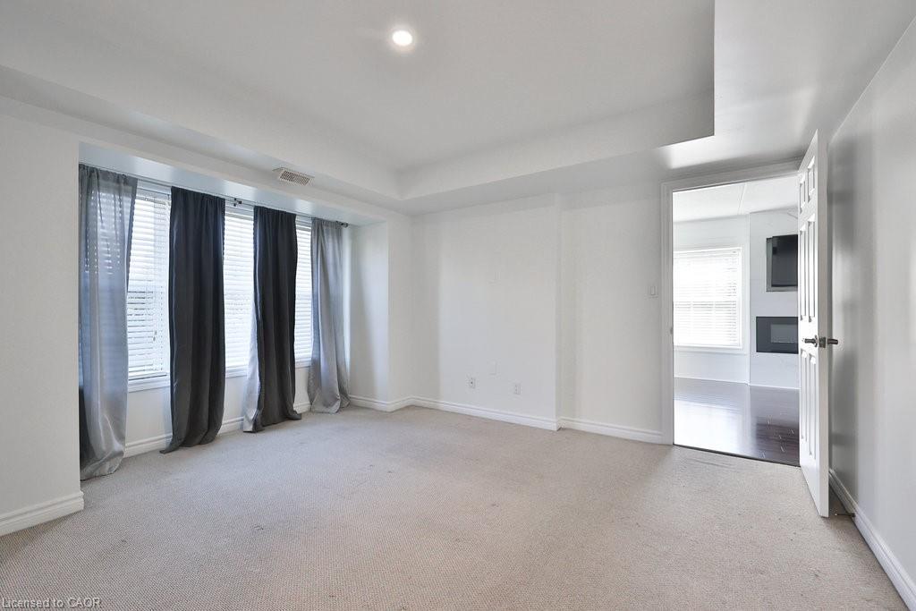 113-2035 Appleby Line, Burlington, ON - Indoor Photo Showing Other Room