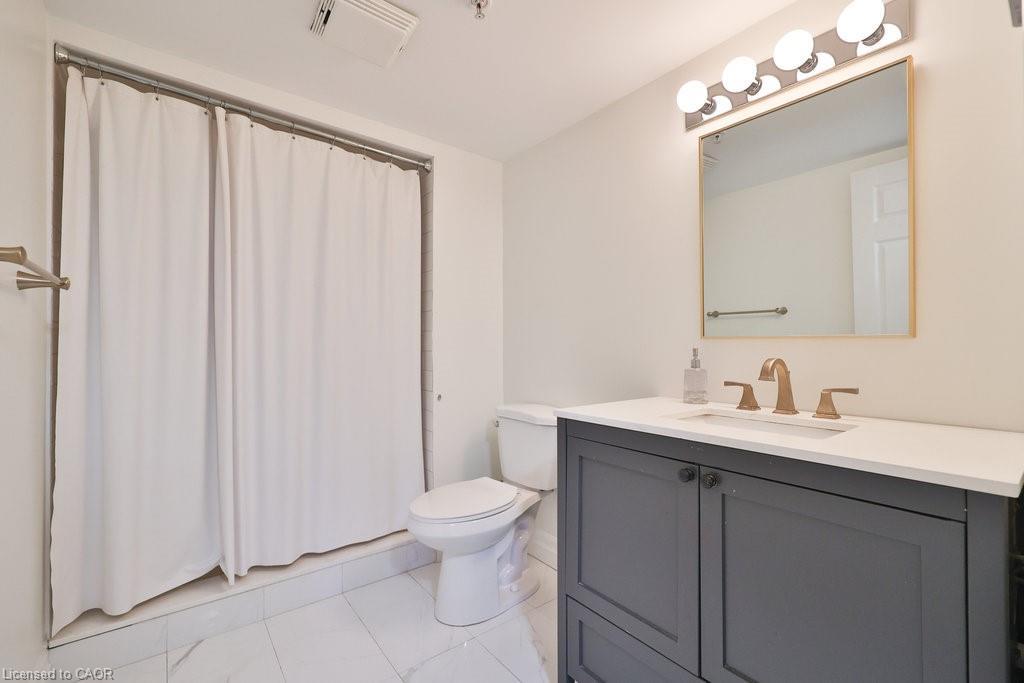 113-2035 Appleby Line, Burlington, ON - Indoor Photo Showing Bathroom