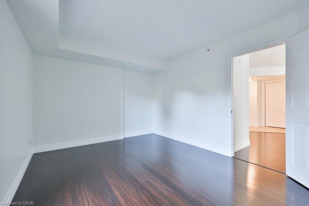 113-2035 Appleby Line, Burlington, ON - Indoor Photo Showing Other Room