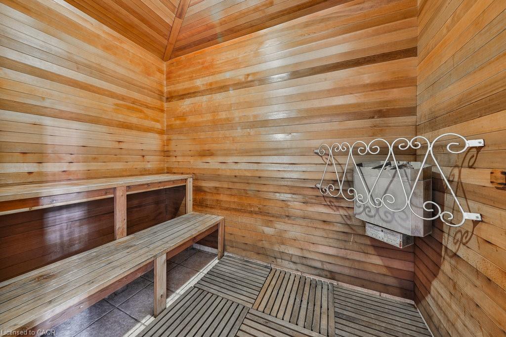 113-2035 Appleby Line, Burlington, ON - Indoor Photo Showing Other Room