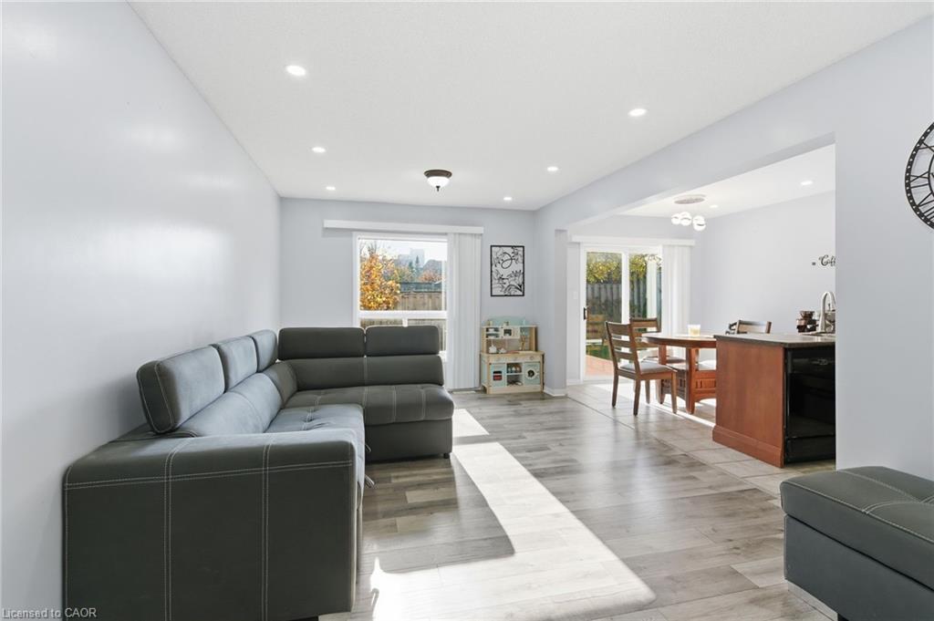 2 Racalmuto Street, Hamilton, ON - Indoor Photo Showing Living Room