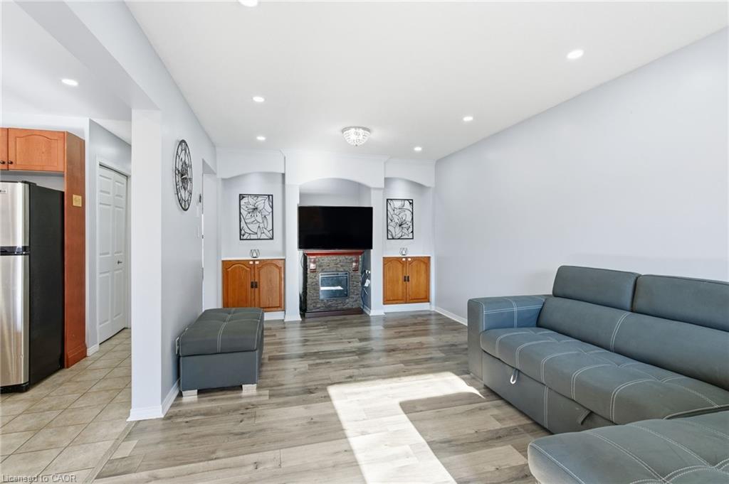 2 Racalmuto Street, Hamilton, ON - Indoor Photo Showing Living Room