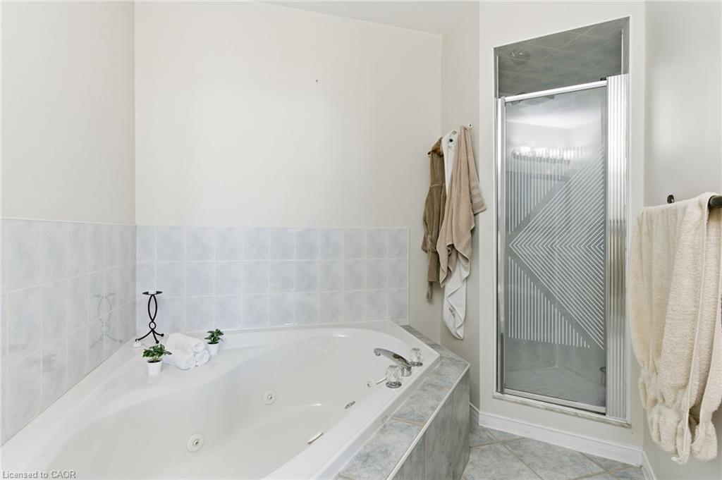 2 Racalmuto Street, Hamilton, ON - Indoor Photo Showing Bathroom