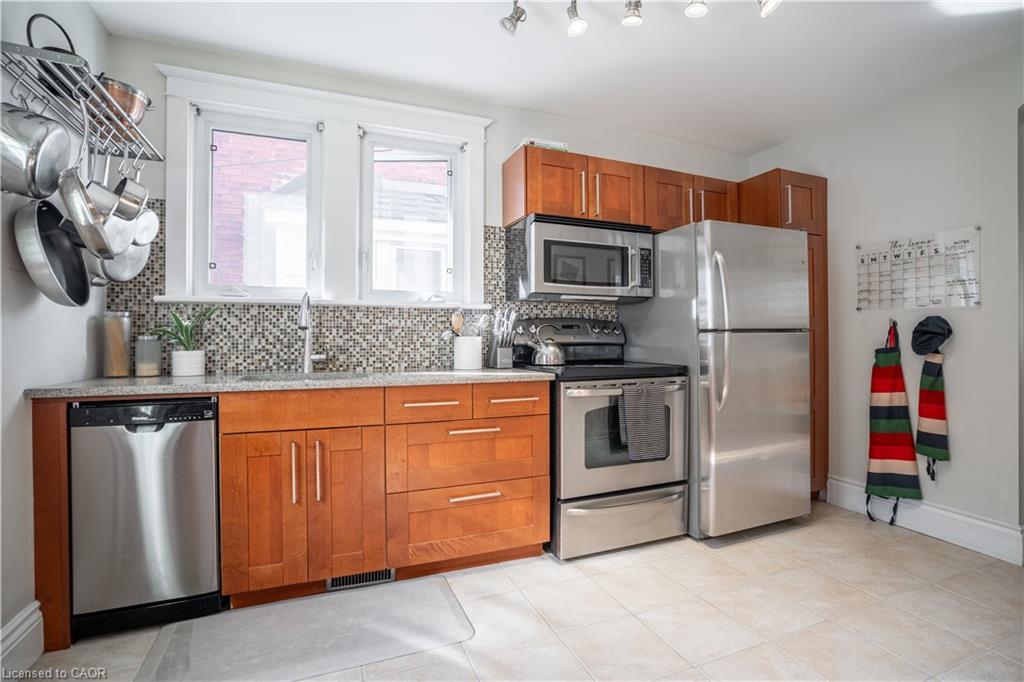 73 Kenilworth Avenue S, Hamilton, ON - Indoor Photo Showing Kitchen
