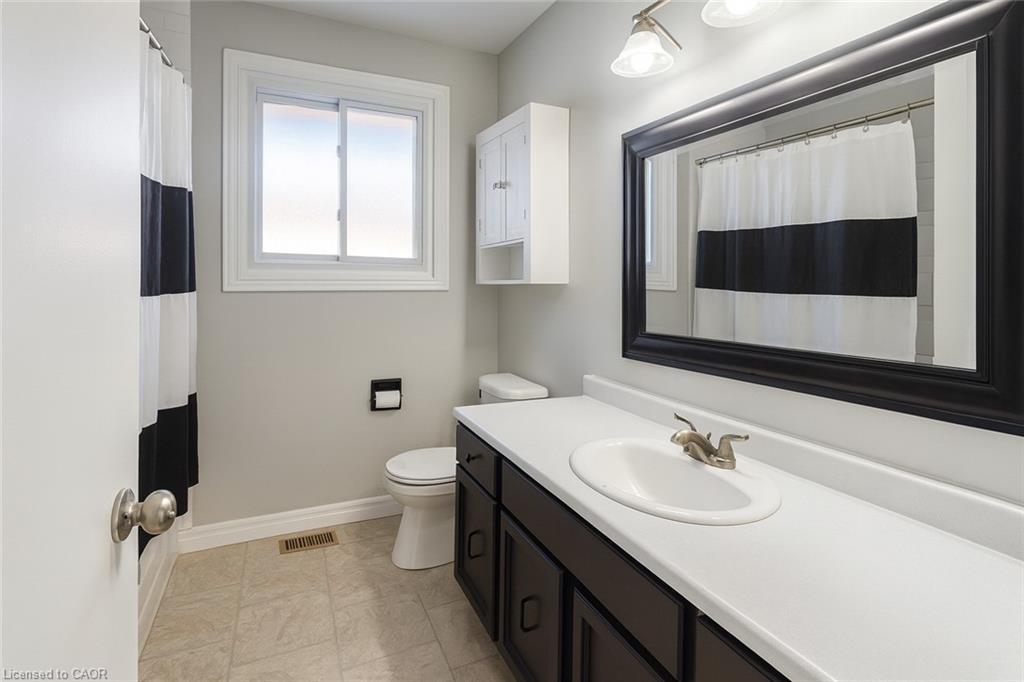 Upper-14 Grenadier Road, Cambridge, ON - Indoor Photo Showing Bathroom